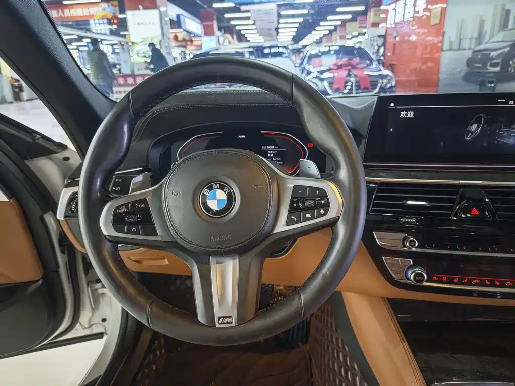 BMW 5 Series — фото 14