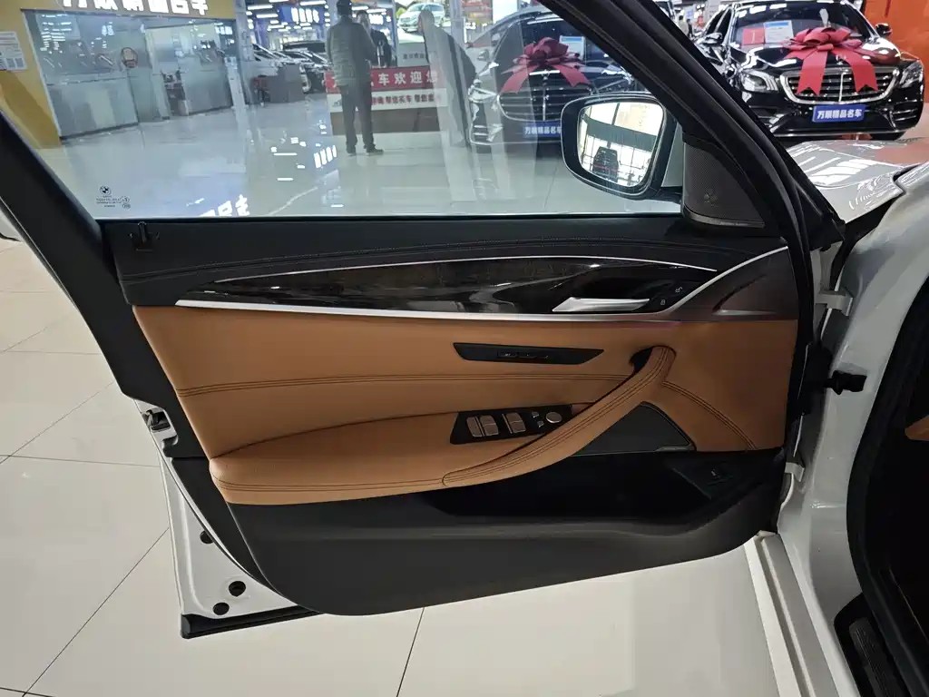 BMW 5 Series — фото 10