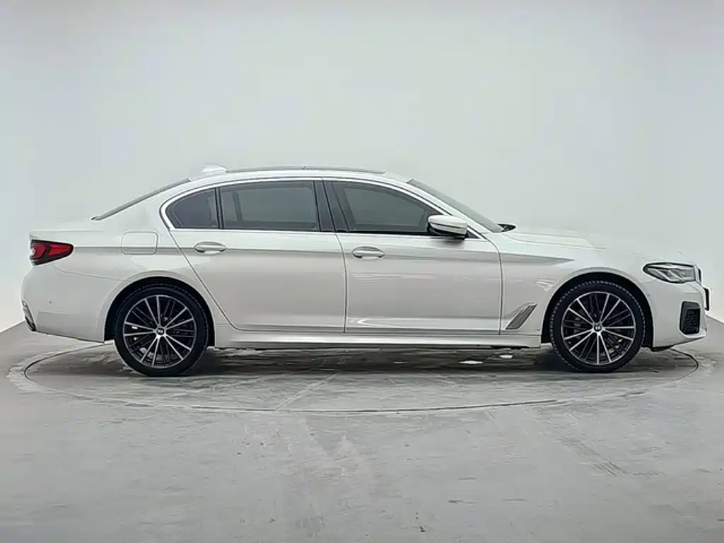 BMW 5 Series — фото 5