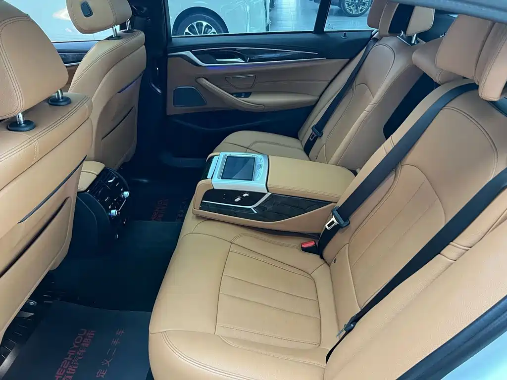 BMW 5 Series — фото 10