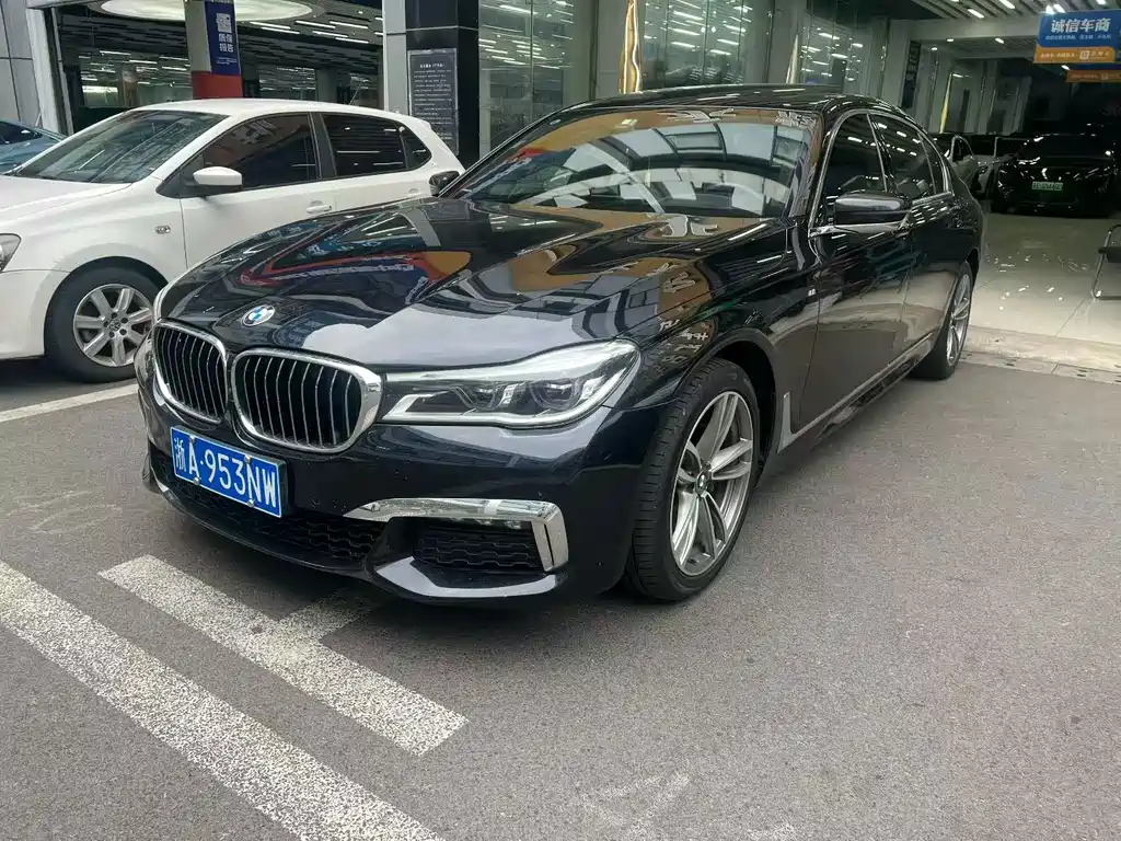 BMW 7 Series — фото 1