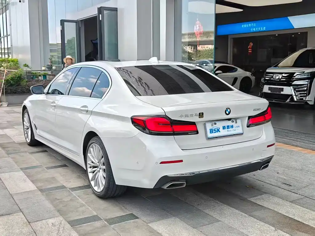 BMW 5 Series — фото 5