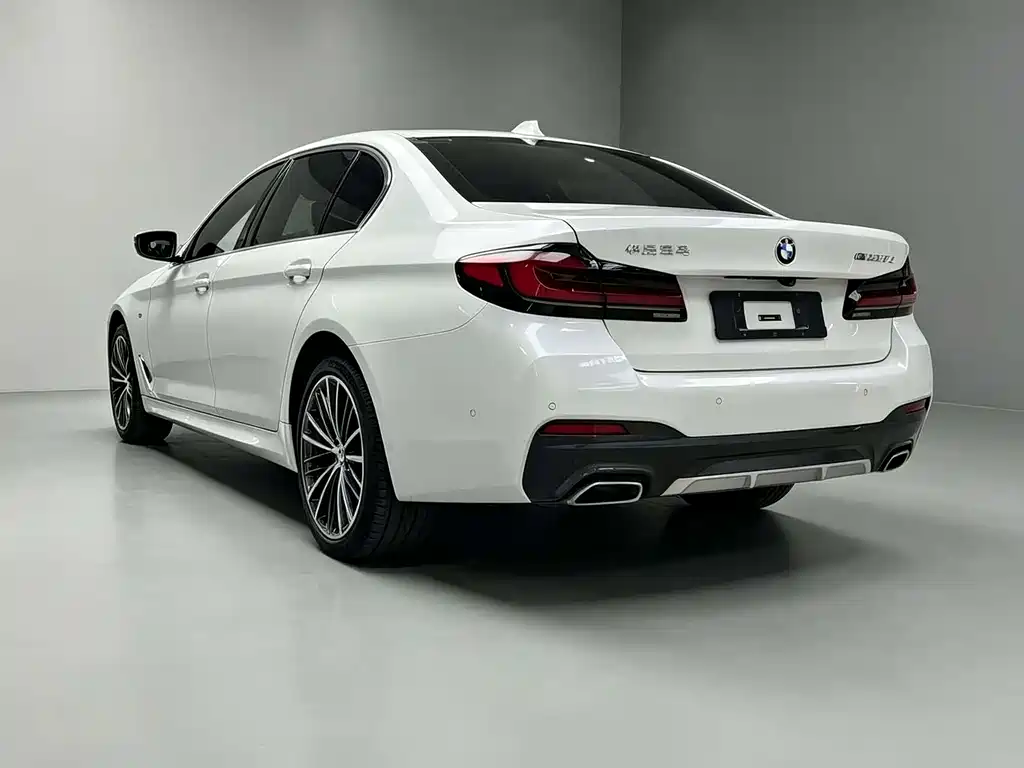 BMW 5 Series — фото 8