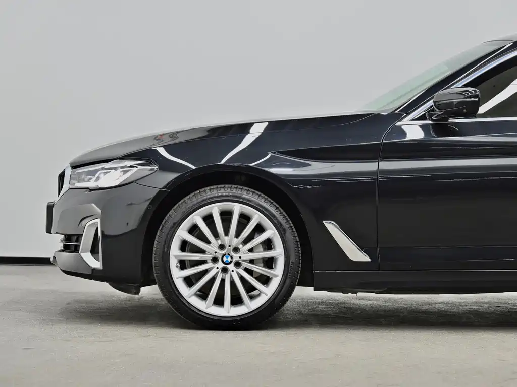 BMW 5 Series — фото 23