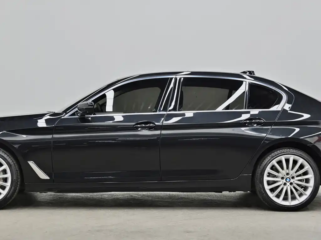 BMW 5 Series — фото 41