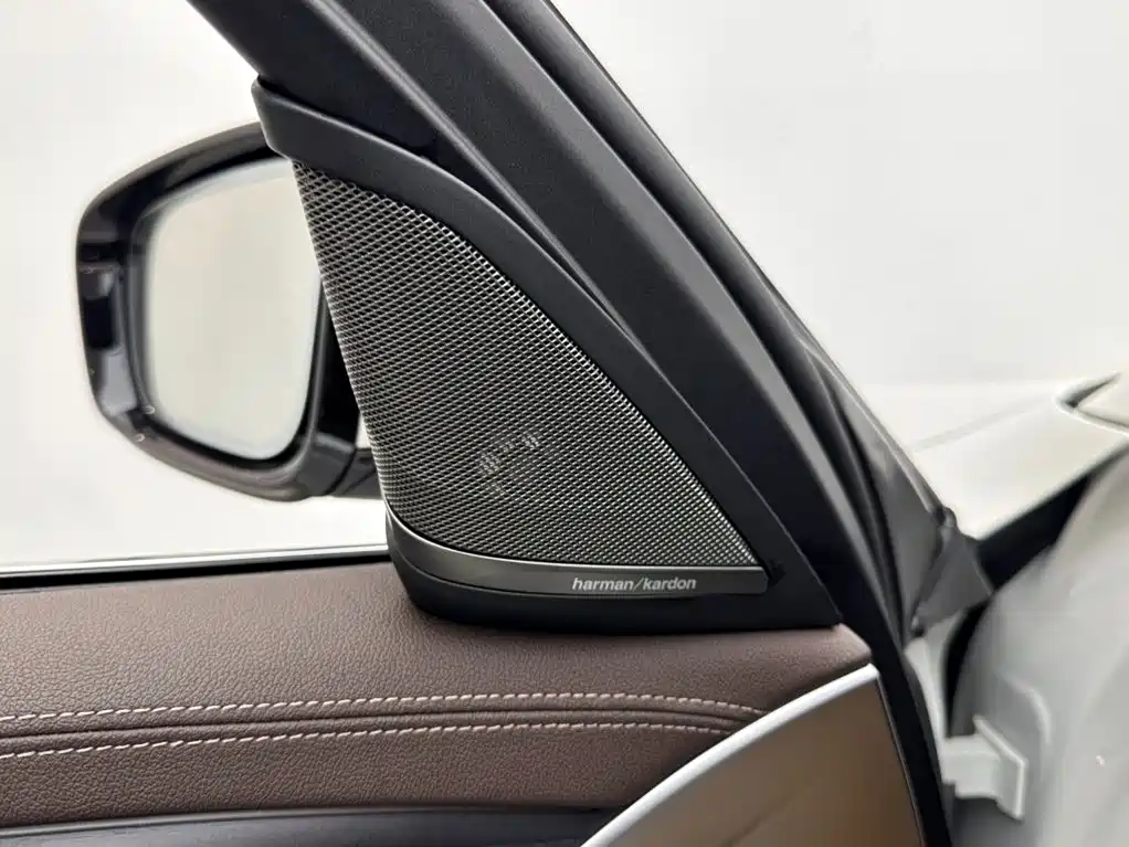 BMW 5 Series — фото 15