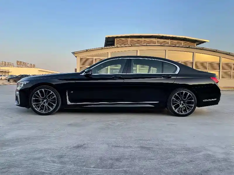 BMW 7 Series — фото 9