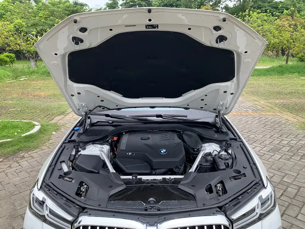 BMW 5 Series — фото 14