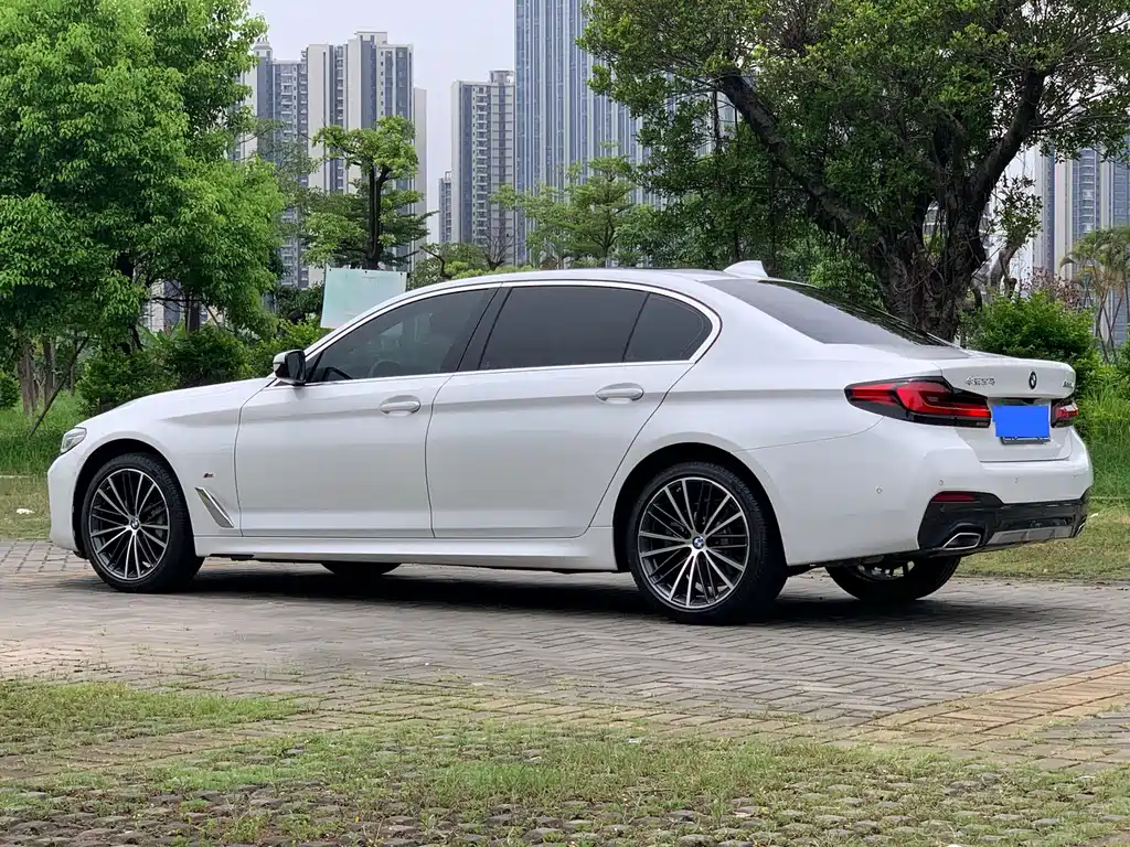 BMW 5 Series — фото 4