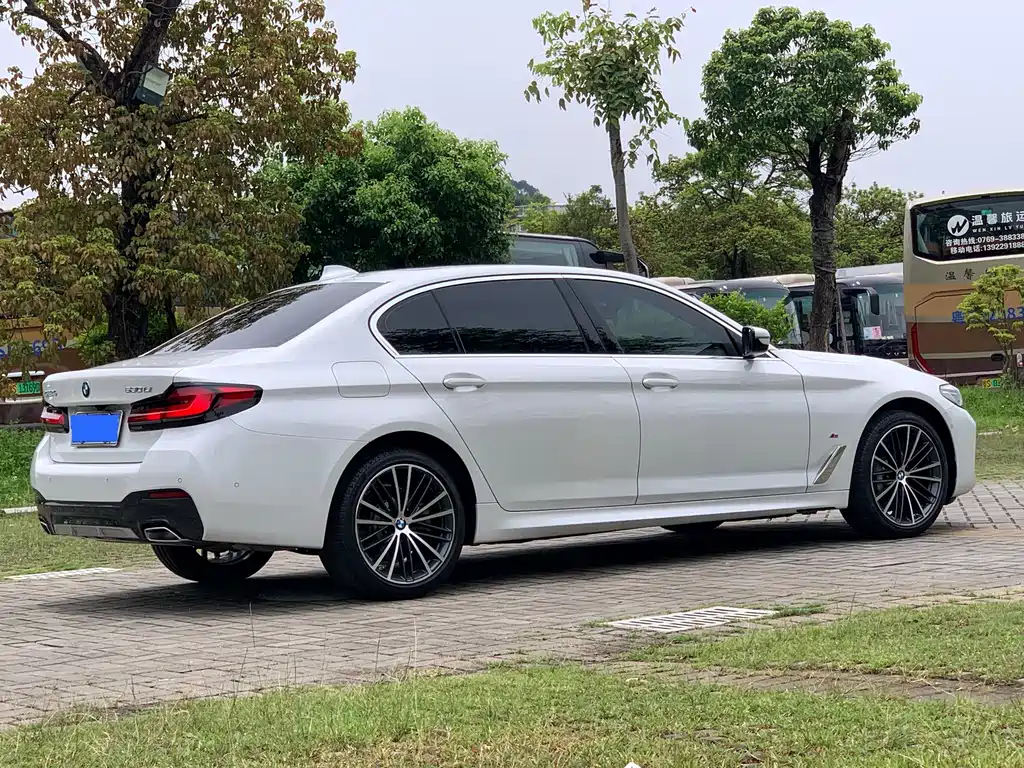 BMW 5 Series — фото 6
