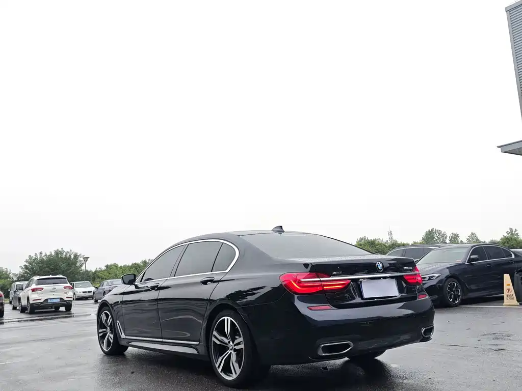 BMW 7 Series — фото 2