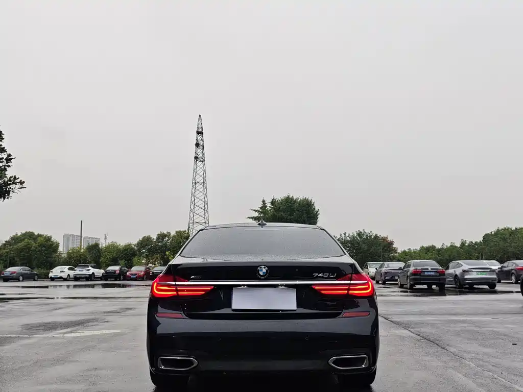 BMW 7 Series — фото 10