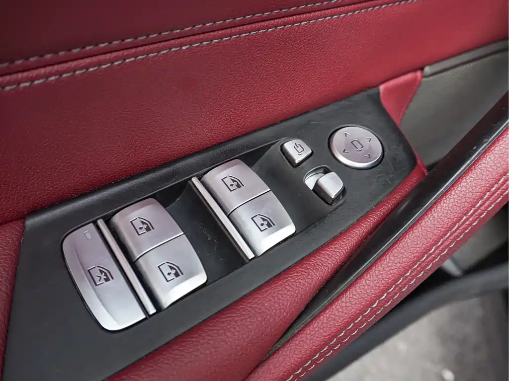 BMW 5 Series — фото 10