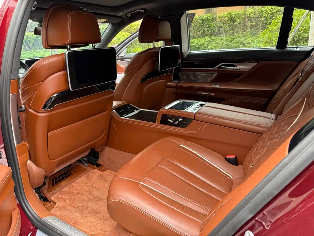 BMW 7 Series — фото 11