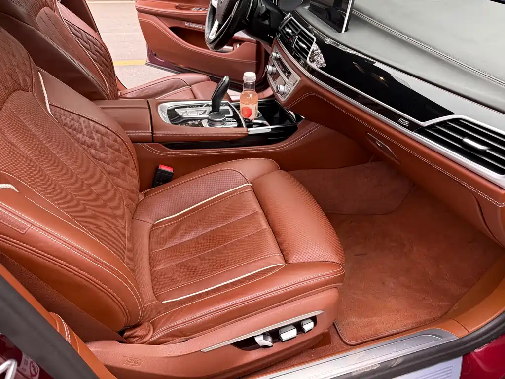 BMW 7 Series — фото 14