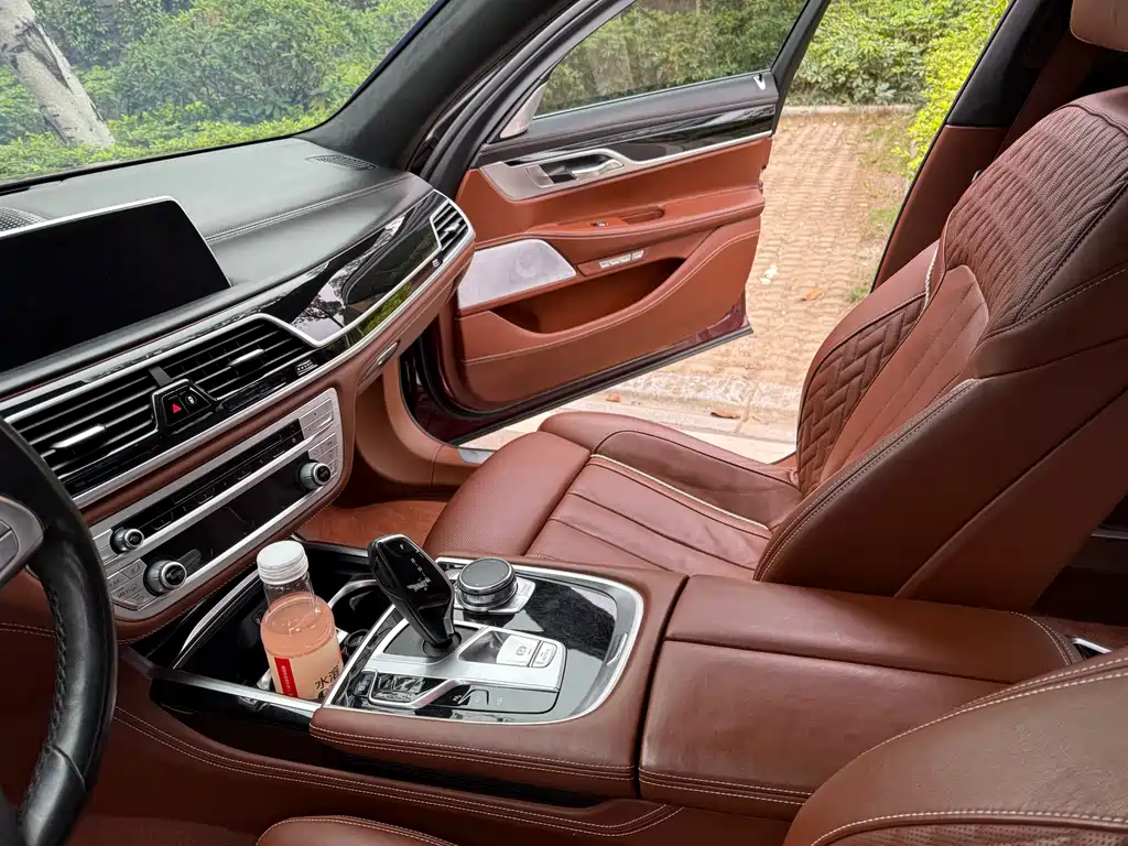 BMW 7 Series — фото 9