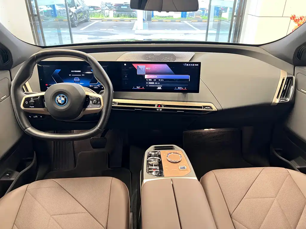 BMW iX — фото 10