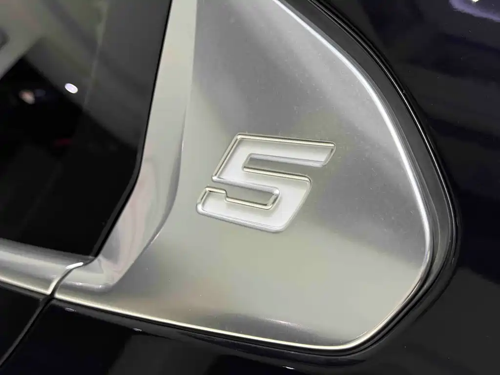 BMW 5 Series — фото 11
