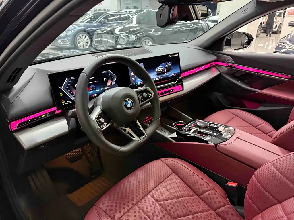 BMW 5 Series — фото 13
