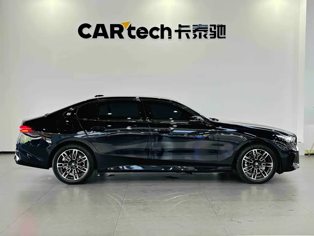 BMW 5 Series — фото 4