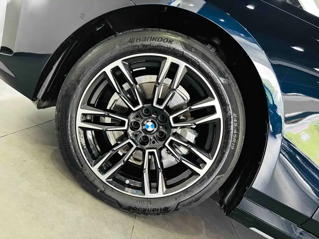 BMW 5 Series — фото 10