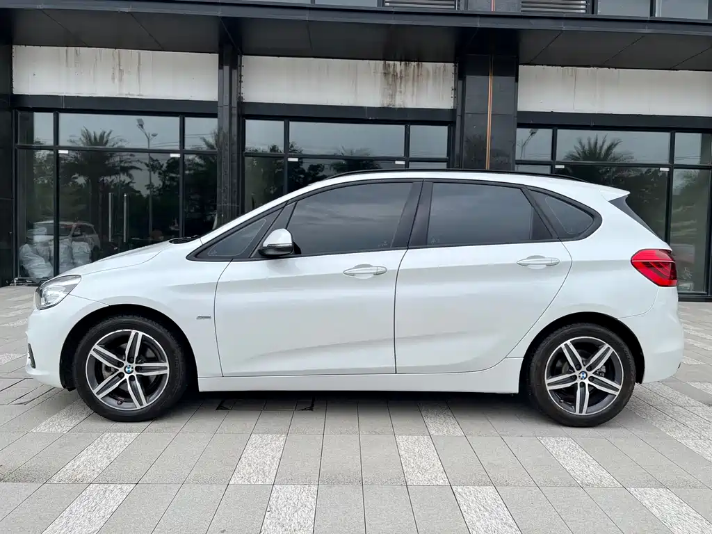 BMW 2 Series Active Tourer — фото 3