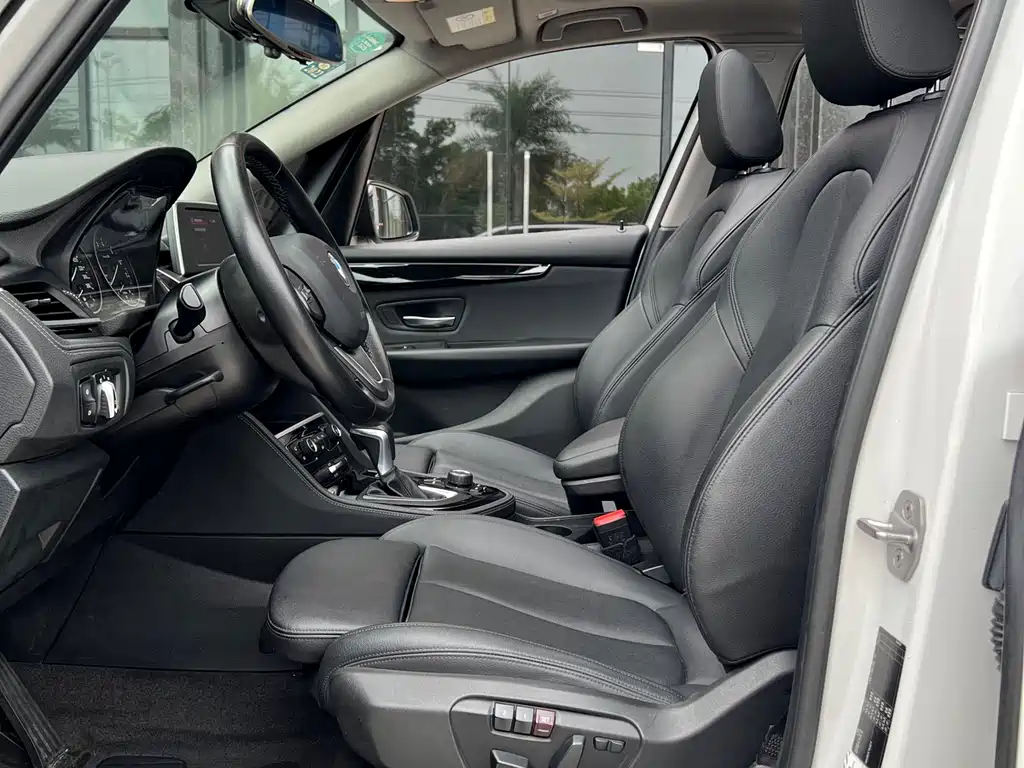 BMW 2 Series Active Tourer — фото 6