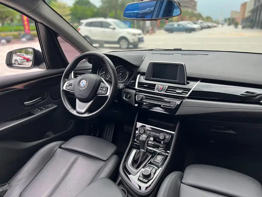BMW 2 Series Active Tourer — фото 7