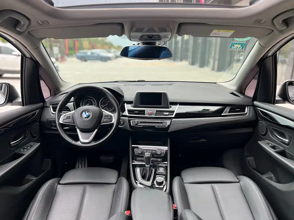 BMW 2 Series Active Tourer — фото 8
