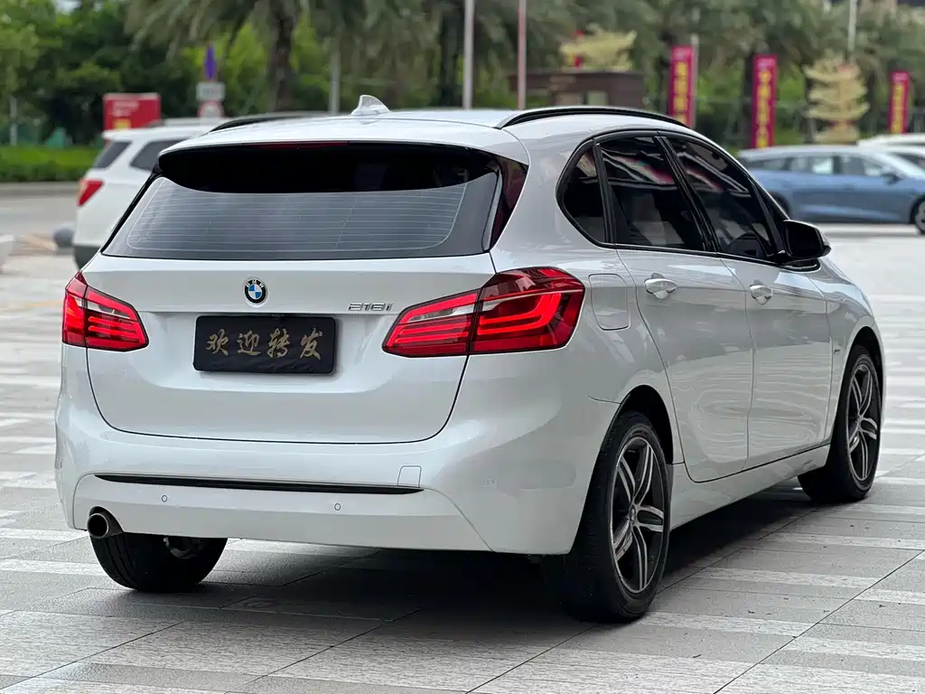 BMW 2 Series Active Tourer — фото 10