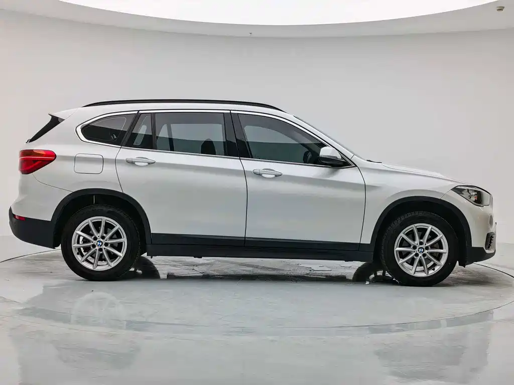 BMW X1 — фото 11