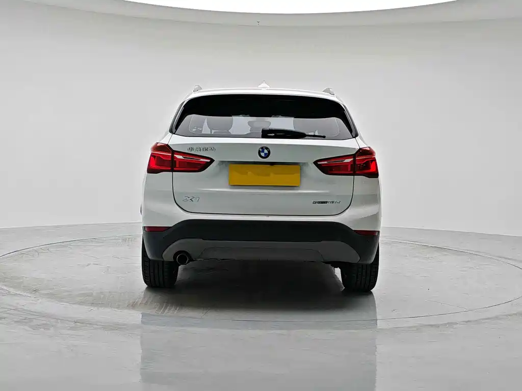 BMW X1 — фото 5