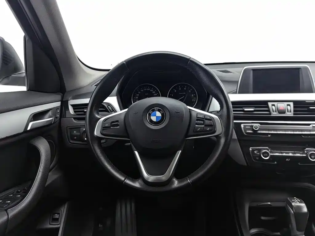 BMW X1 — фото 11