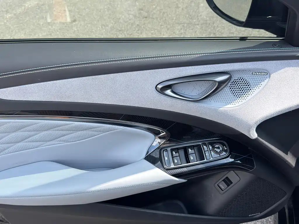 BYD Seal — фото 8