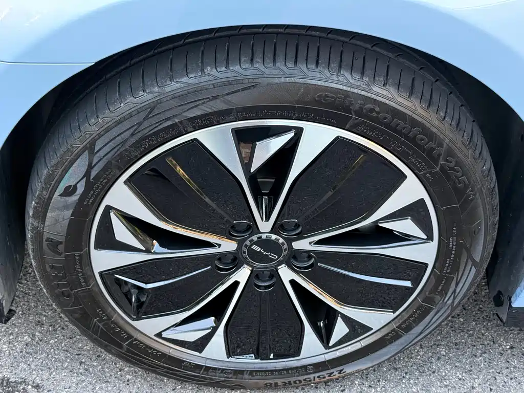 BYD Seal — фото 3