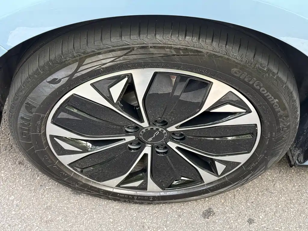 BYD Seal — фото 8