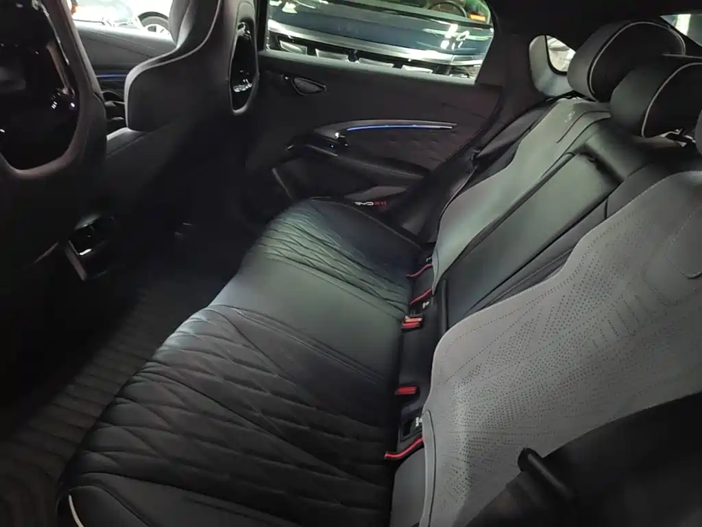 BYD Seal — фото 17