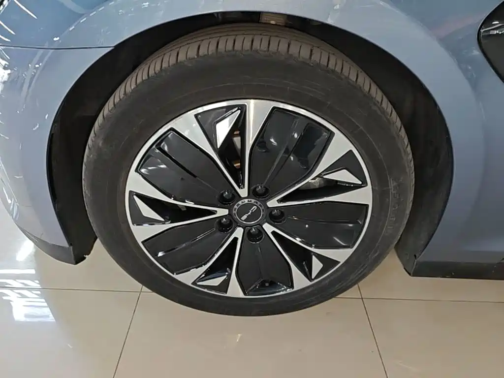 BYD Seal — фото 23