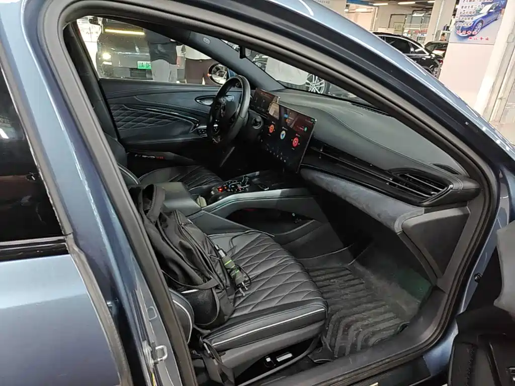 BYD Seal — фото 25