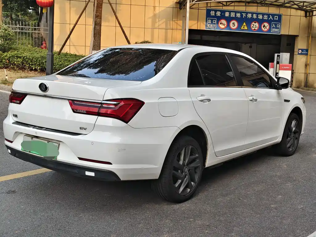 BYD Qin NEV — фото 4