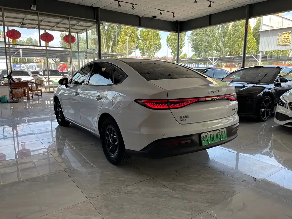 BYD Seal 05 DM-i — фото 7