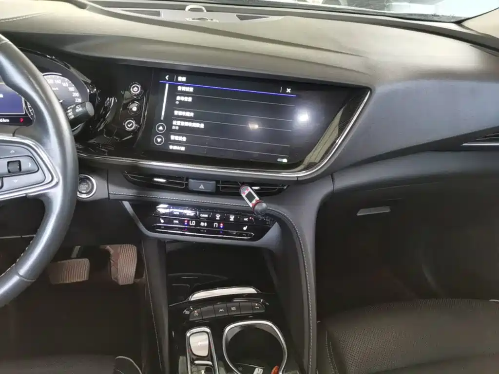 Buick Envision Plus — фото 13