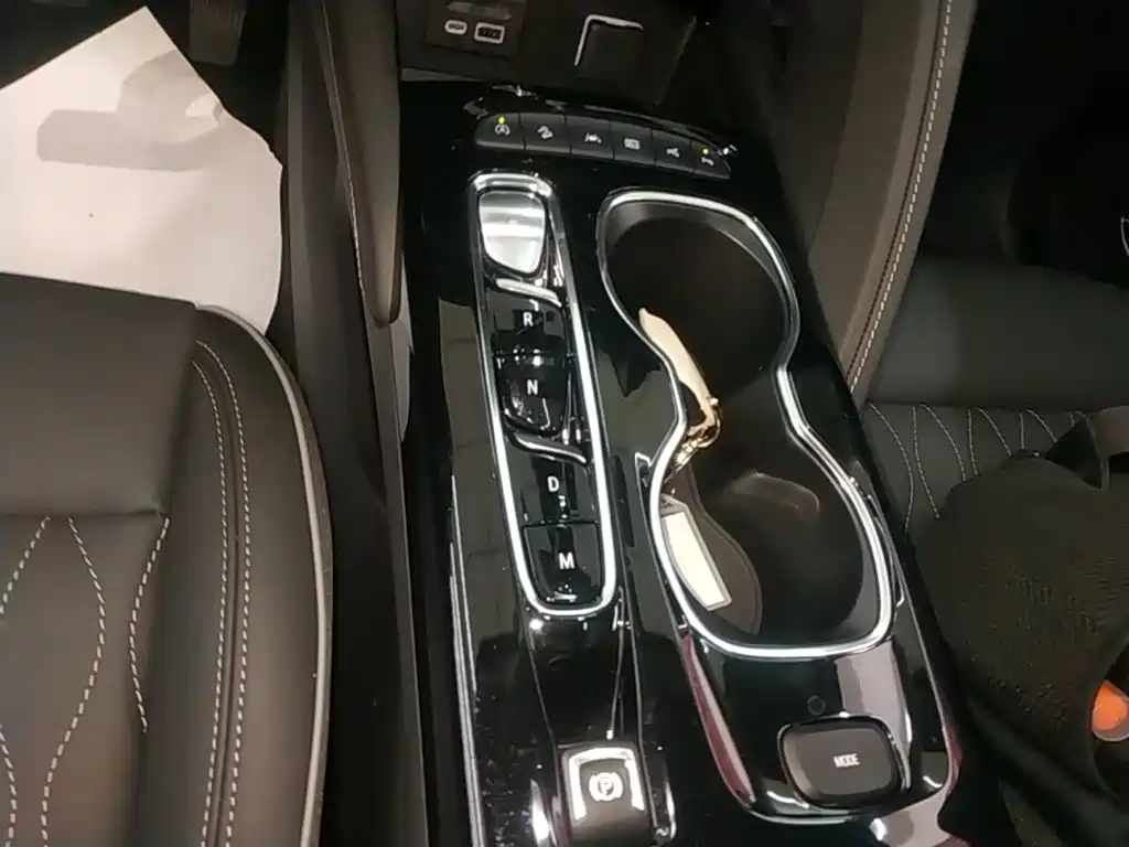 Buick Envision Plus — фото 14