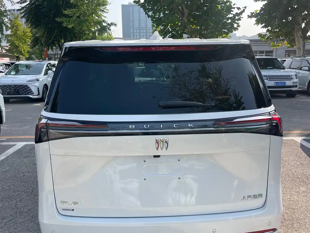 Buick GL8 Hybrid — фото 3