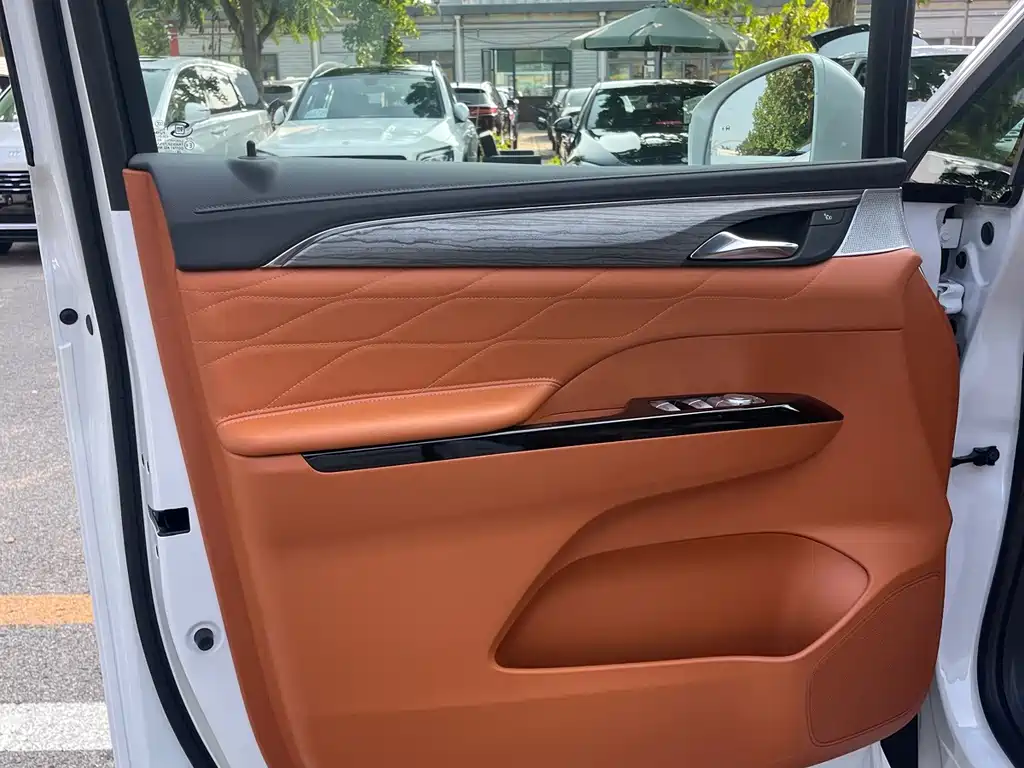 Buick GL8 Hybrid — фото 8