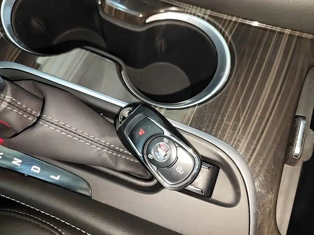 Buick Envision Plus — фото 9