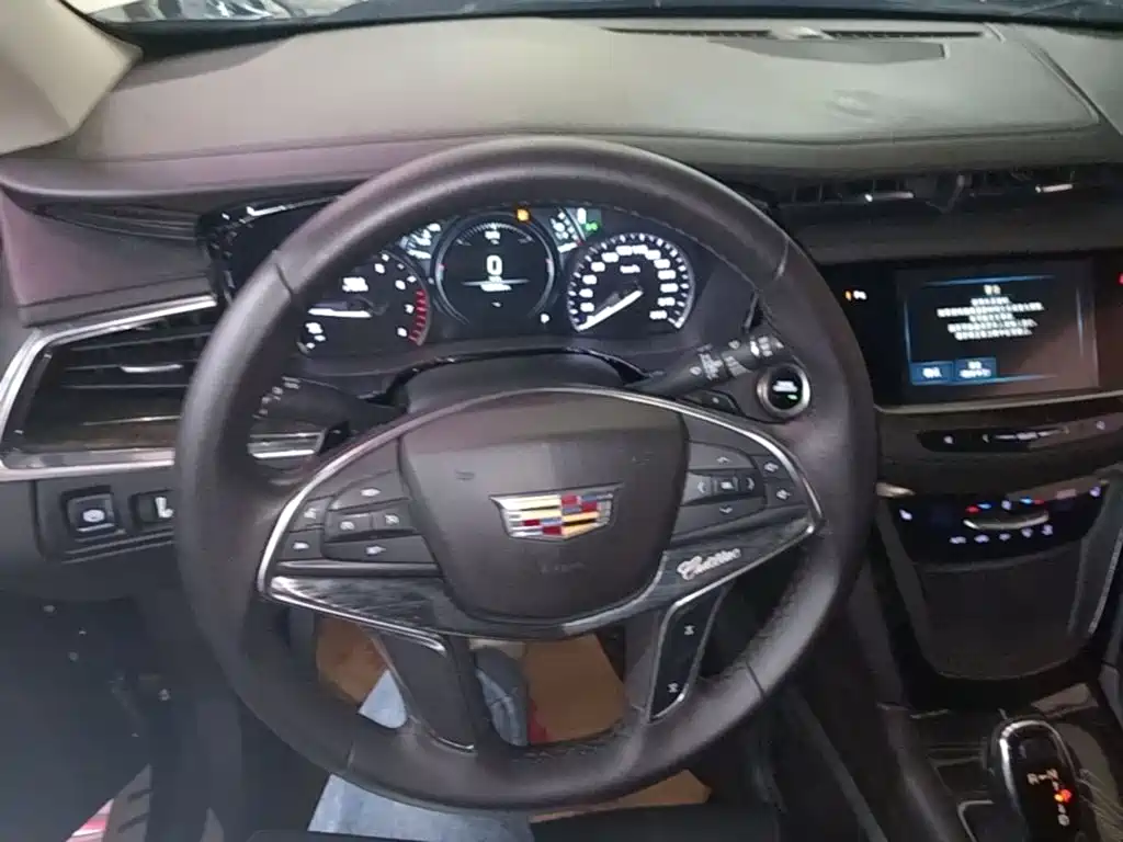 Cadillac XT5 — фото 11