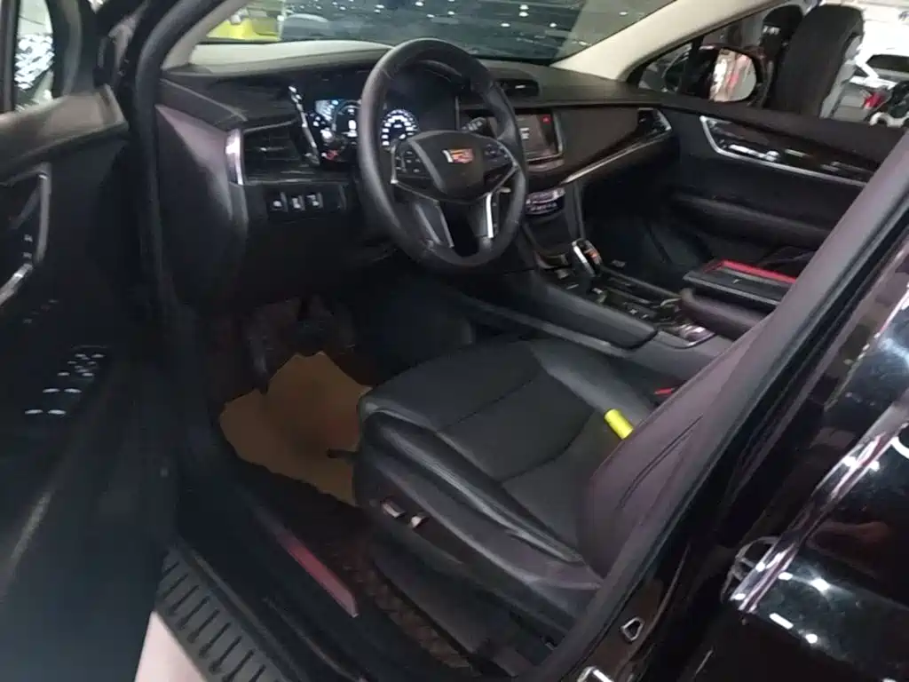 Cadillac XT5 — фото 15