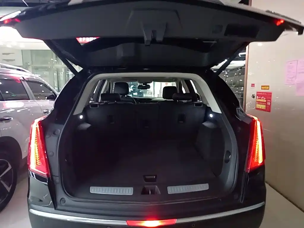 Cadillac XT5 — фото 19