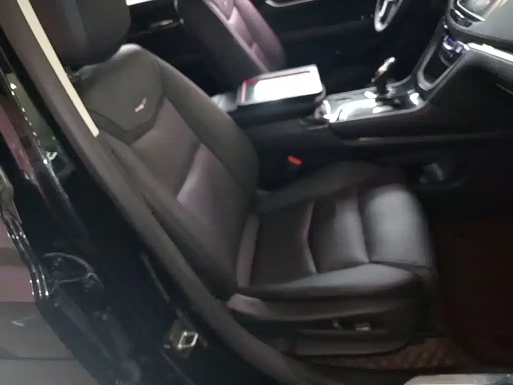 Cadillac XT5 — фото 25